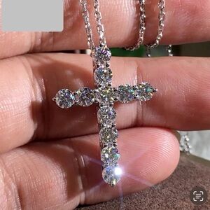 Men’s Cross Pendant 5,5 Moissanite 925 Sterling Silver with Chain